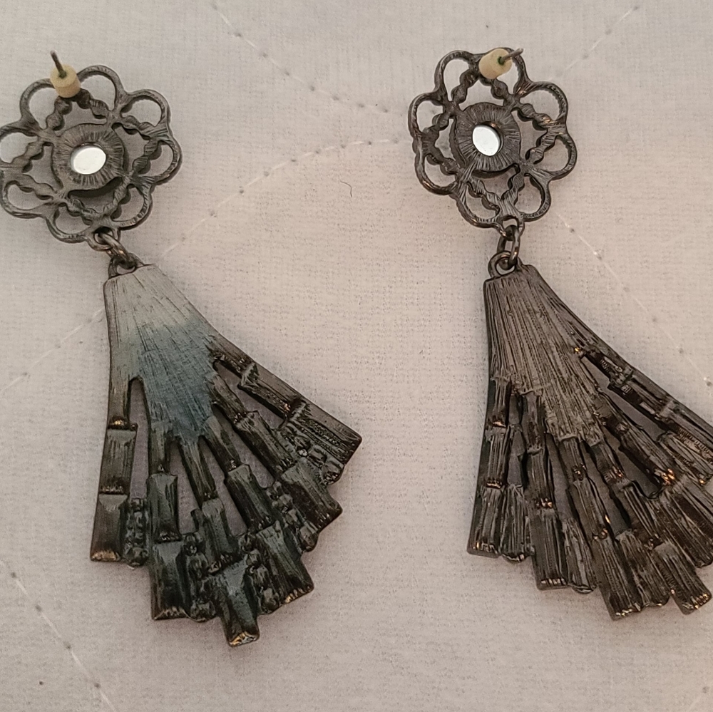 Beautiful Purple & Rhinstone Earrings - Picture 2 of 5